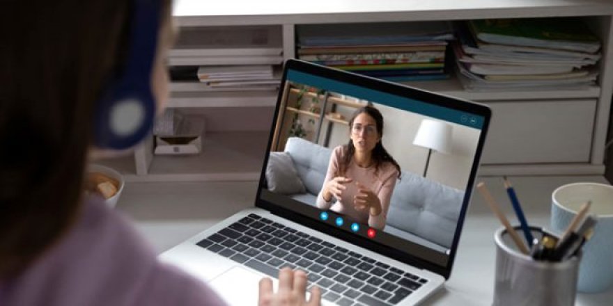 7 yaşındakı kız öğrenciye canlı ders sırasında saldırı