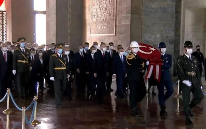Cumhuriyet'in 97. yılı kutlanıyor! Devletin zirvesi Anıtkabir'