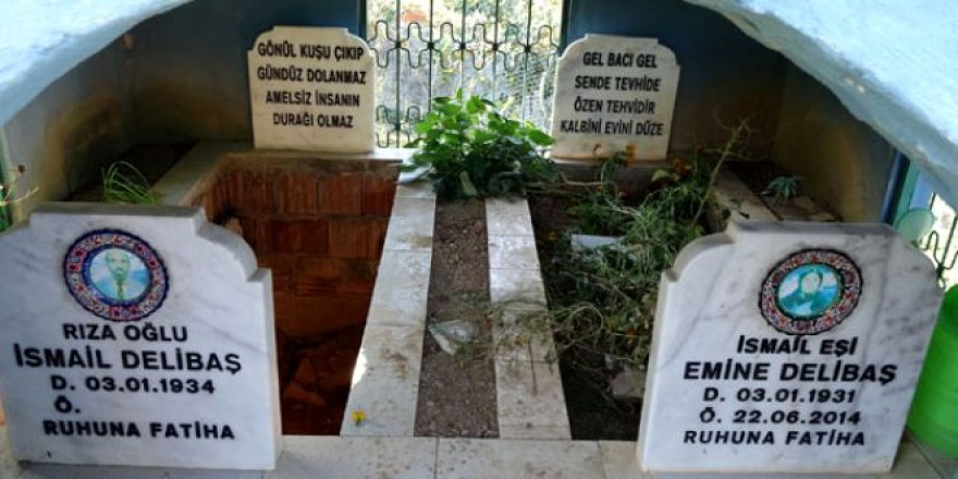 Vefat etmeden kendi mezarını yaptı, içine ölen eşini gömdü