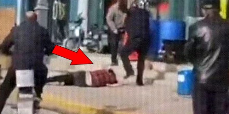 Vicdansız adam cadde ortasında karısını döverek öldürdü