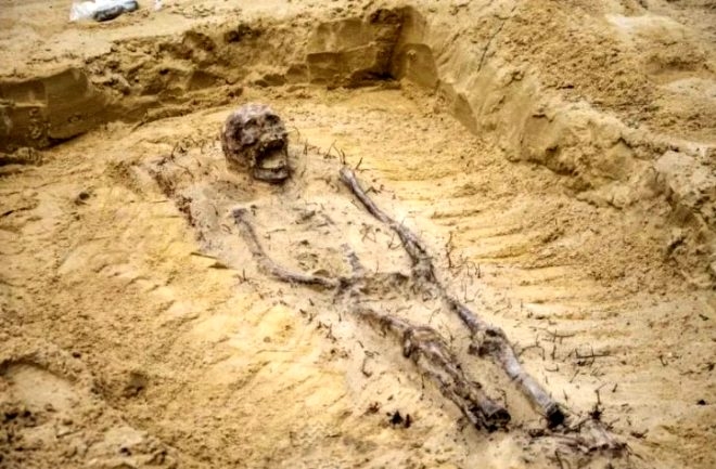 Ağzında para bulunan onlarca çocuk iskeleti ortaya çıktı 3