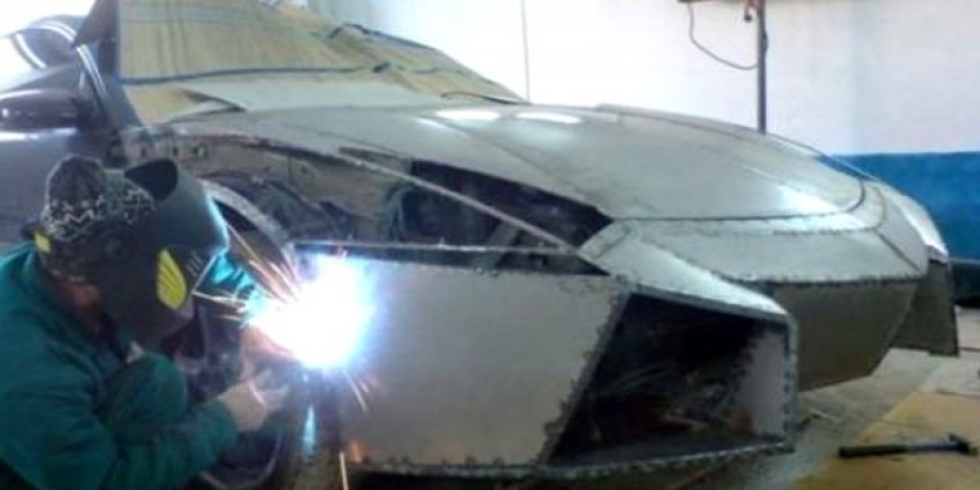 Genç mühendis elindeki hurda aracı, Lamborghini'ye dönüştürdü!