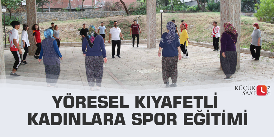 Yöresel kıyafetli kadınlara spor eğitimi