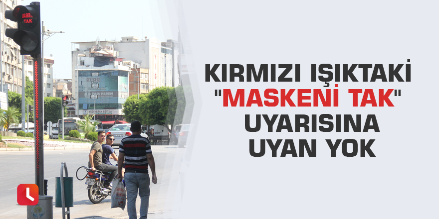 Kırmızı ışıktaki "Maskeni tak" uyarısına uyan yok