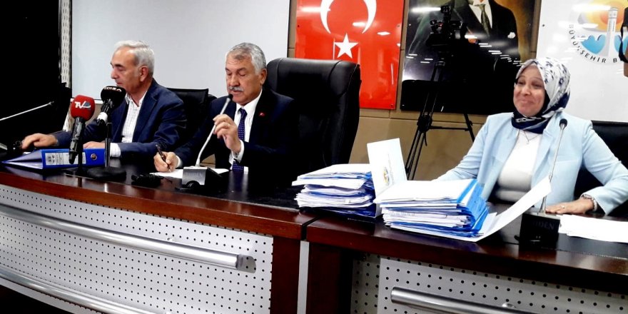 Adana Büyükşehir Belediye Meclisi'nin Mayıs ayı  oturumunda  gündem yine borçlar