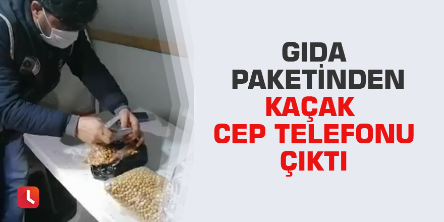 Gıda paketinden kaçak cep telefonu çıktı