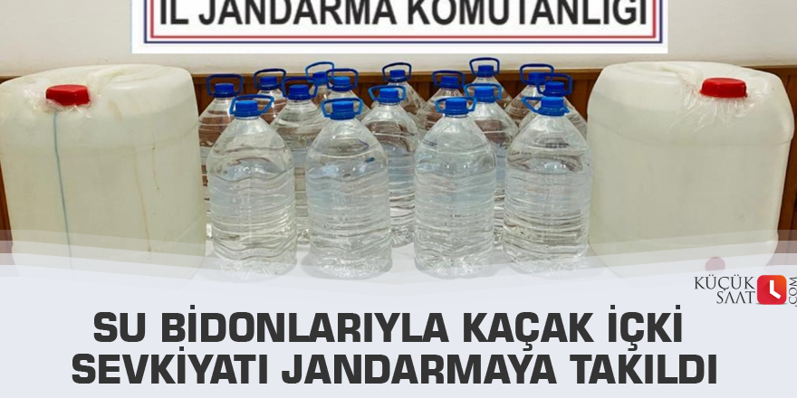 Su bidonlarıyla kaçak içki sevkiyatı jandarmaya takıldı