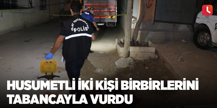 Husumetli iki kişi birbirlerini tabancayla vurdu