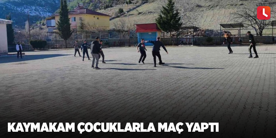 Kaymakam çocuklarla maç yaptı