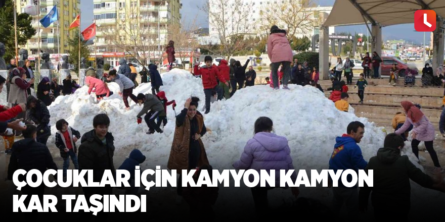 Çocuklar için kamyon kamyon kar taşındı