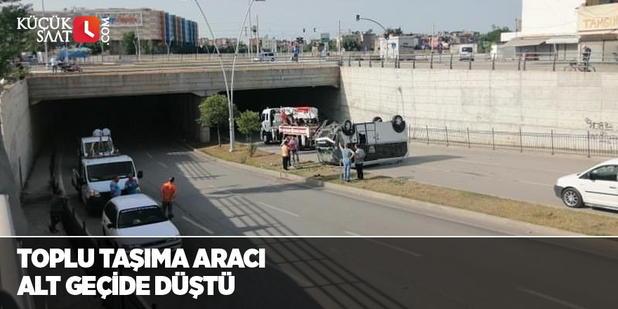 Toplu taşıma aracı alt geçide düştü