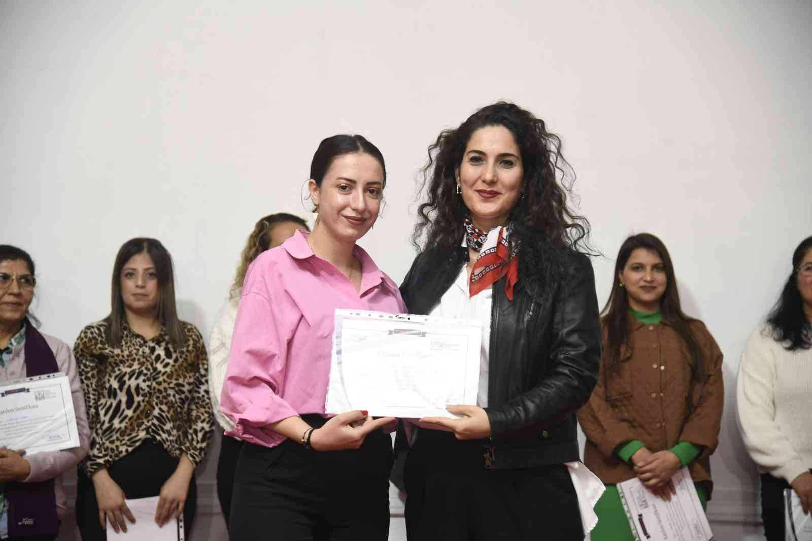 "Güçlü Kadın Güçlü Adana" projesi katılımcılarına sertifikaları verildi