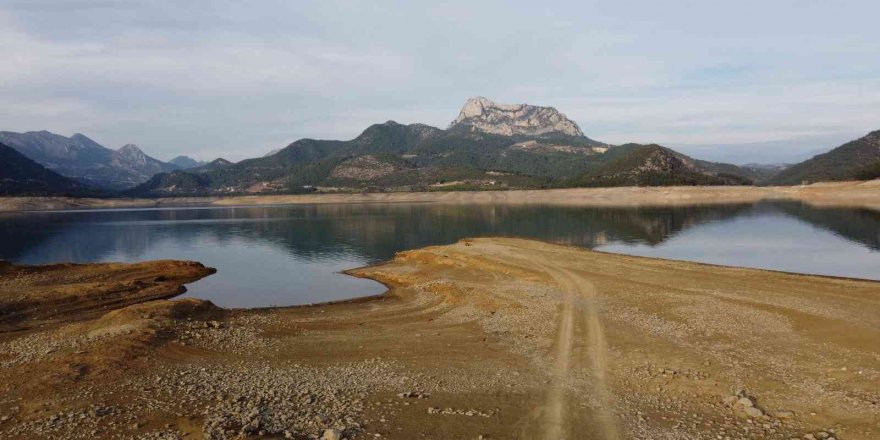Kuraklık tehlikesi: Adana Kozan Barajında su seviyesi yüzde 27’ye düştü
