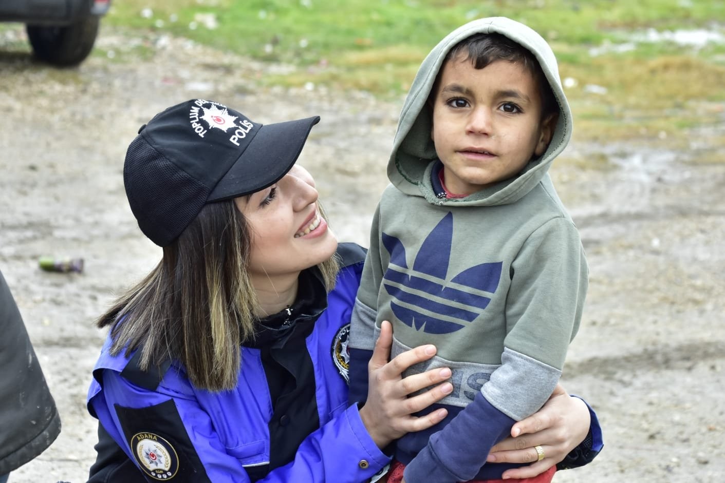 Adana polisi tarım işçilerinin çocuklarıyla bir araya geldi