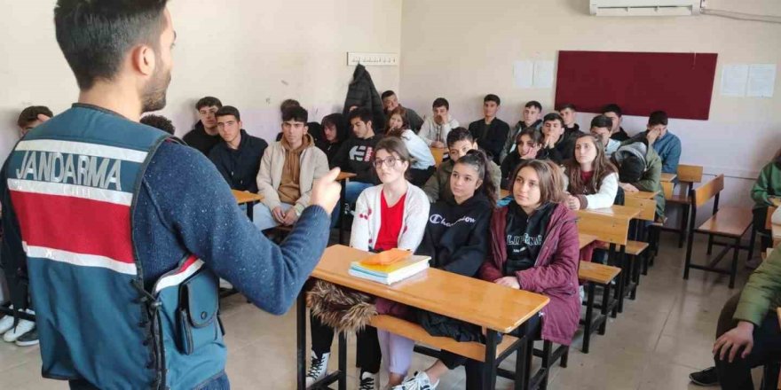 Jandarma ekipleri seminerlerle vatandaşları bilgilendirdi