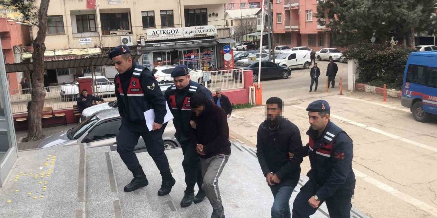 Hurda aracıyla keşif yapan 2 hırsızlık şüphelisi yakalandı