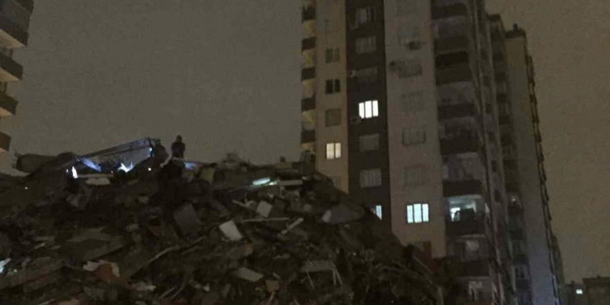 Adana’da 14 katlı bina çöktü