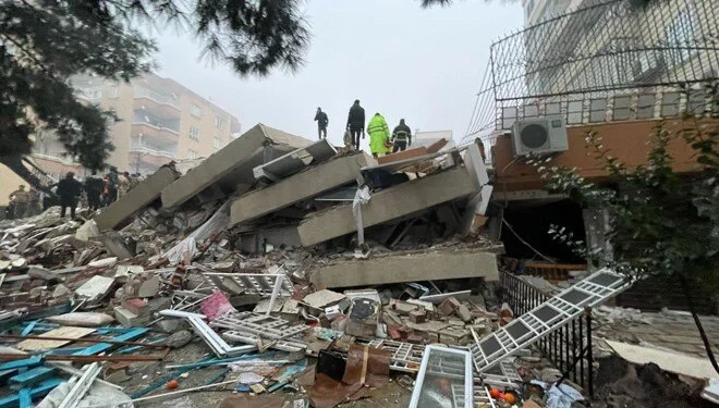 7,4 büyüklüğünde deprem 10 ili vurdu: Şehirlerde son durum