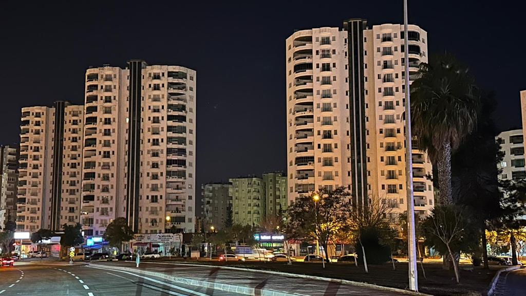 Adana hayalet şehre döndü: Apartmanlar bomboş