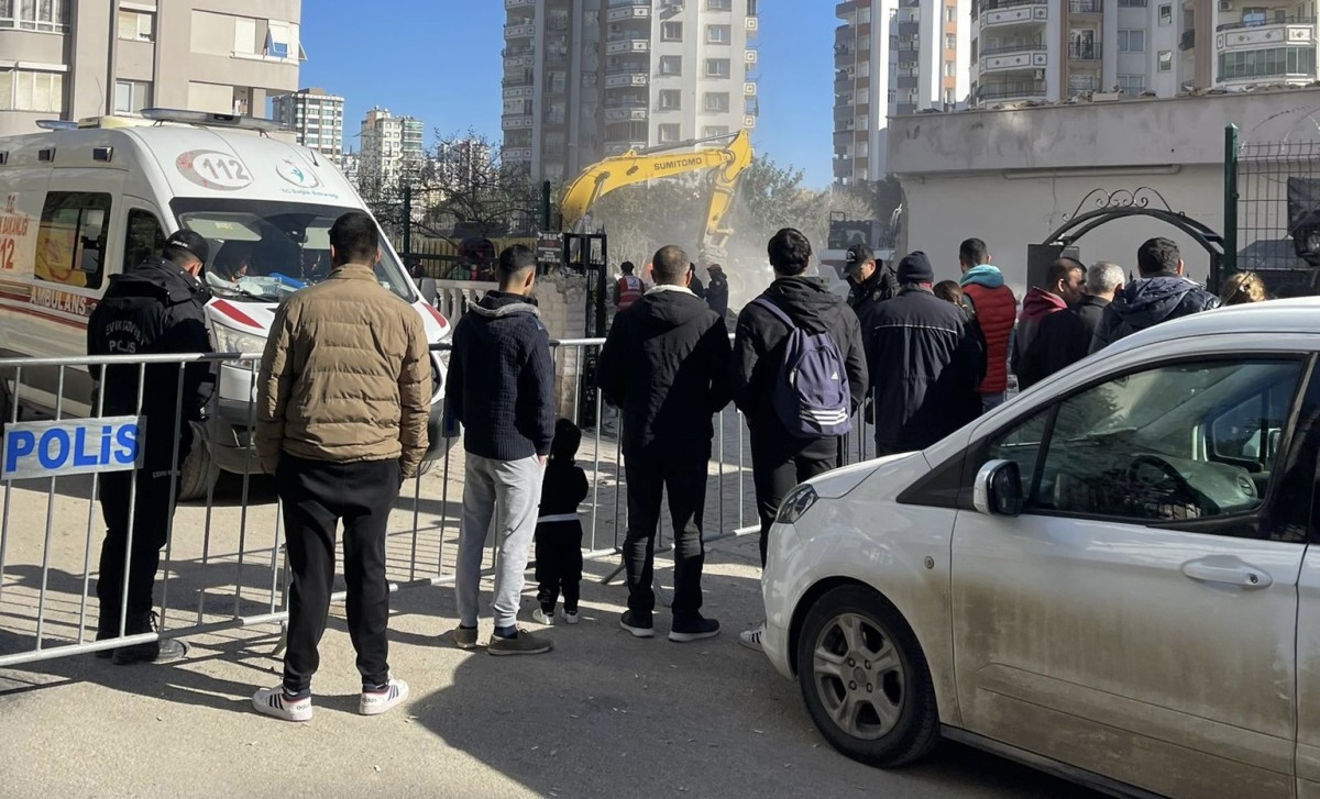 Adana'da Tutar Sitesi’nden 5 Cenaze Daha Çıktı