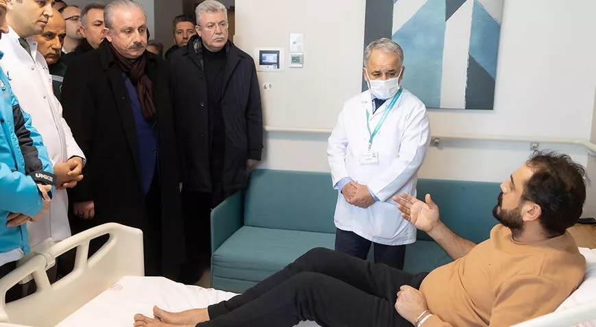 TBMM Başkanı Şentop, Adana'da depremzedeleri ziyaret etti