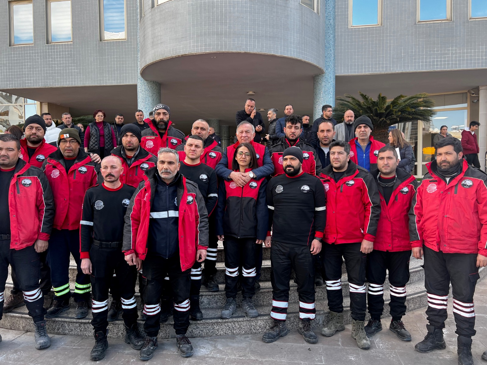 Seyhan Belediyesi arama kurtarma ekibi Adana'ya döndü