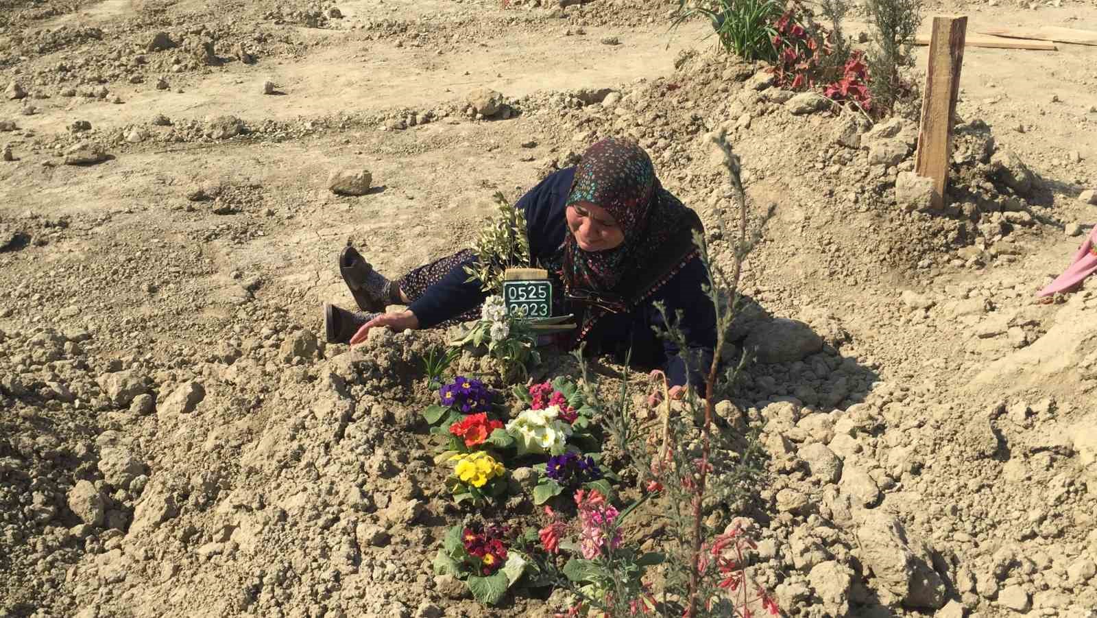 Depremde ailesini kaybeden annenin feryadı