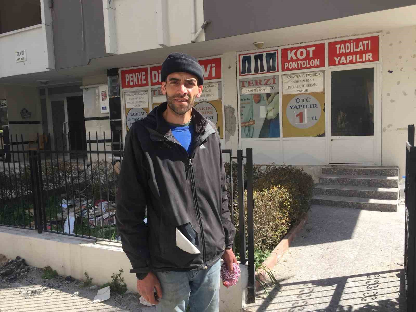 Yıkılacak binadaki eşyaları taşıyan hurdacıdan akılalmaz sözler