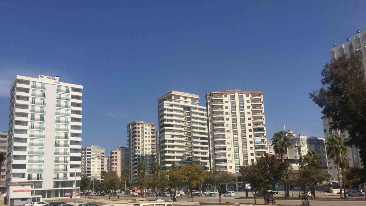 Adana’da yapımı devam eden inşaatlar durduruldu