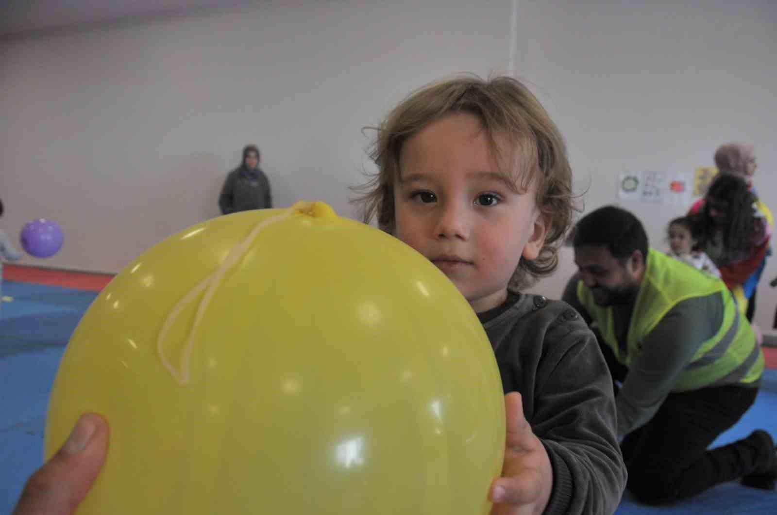 Çukurova Belediyesi psikososyal destek ekibi yurtlarda