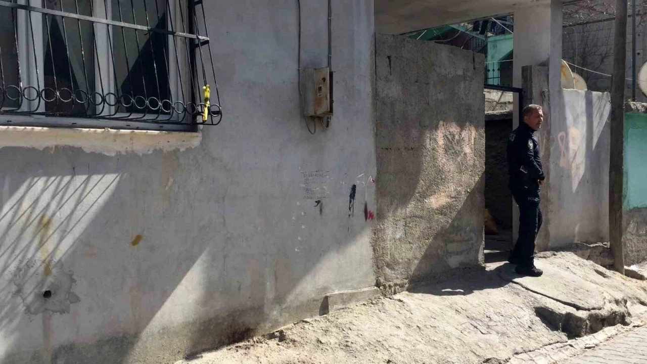 Adana’da bir kişi evinde öldürülmüş halde bulundu