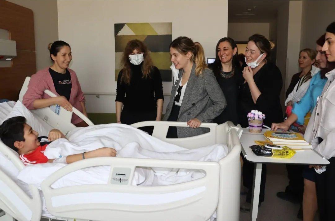 Dizi oyuncuları depremzede çocuklarını unutmadı