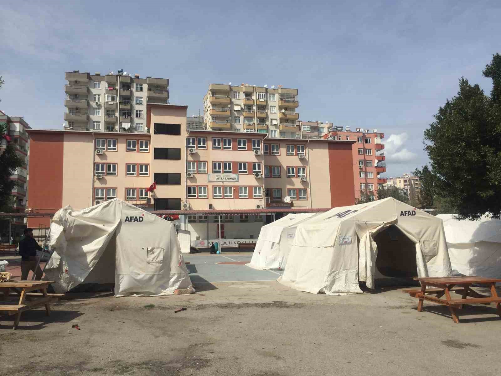 Okullarda 13 Mart hazırlığı: Çadırlar kaldırılıyor