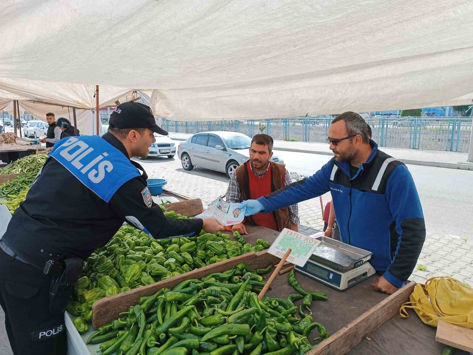 Gerçek polis cami, okul, çarşı ve pazarda "sahte polis" uyarısı yaptı