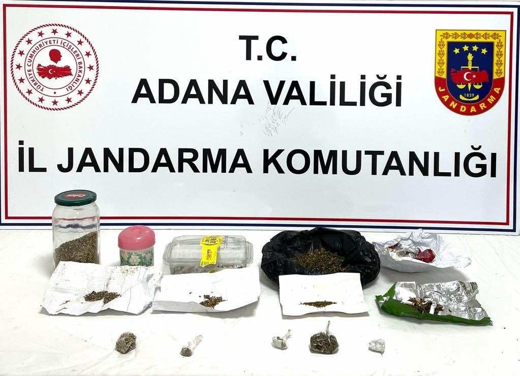 Evlerinde uyuşturucu ele geçirilen 2 kişi tutuklandı