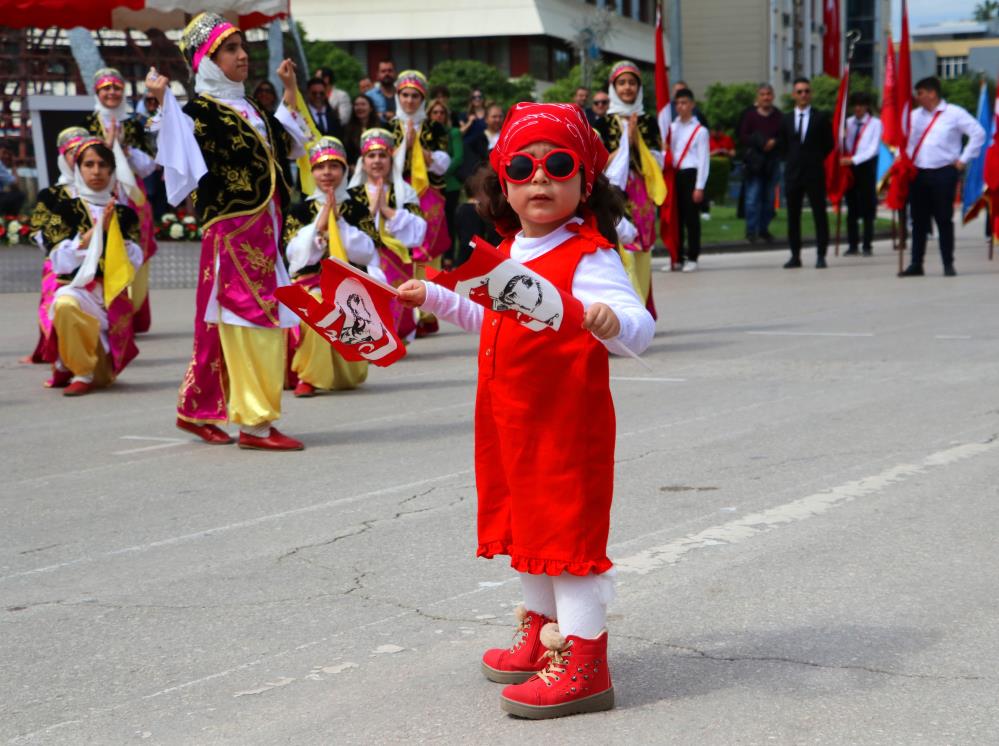 Adana’da 23 Nisan Ulusal Egemenlik ve Çocuk Bayramı kutlandı