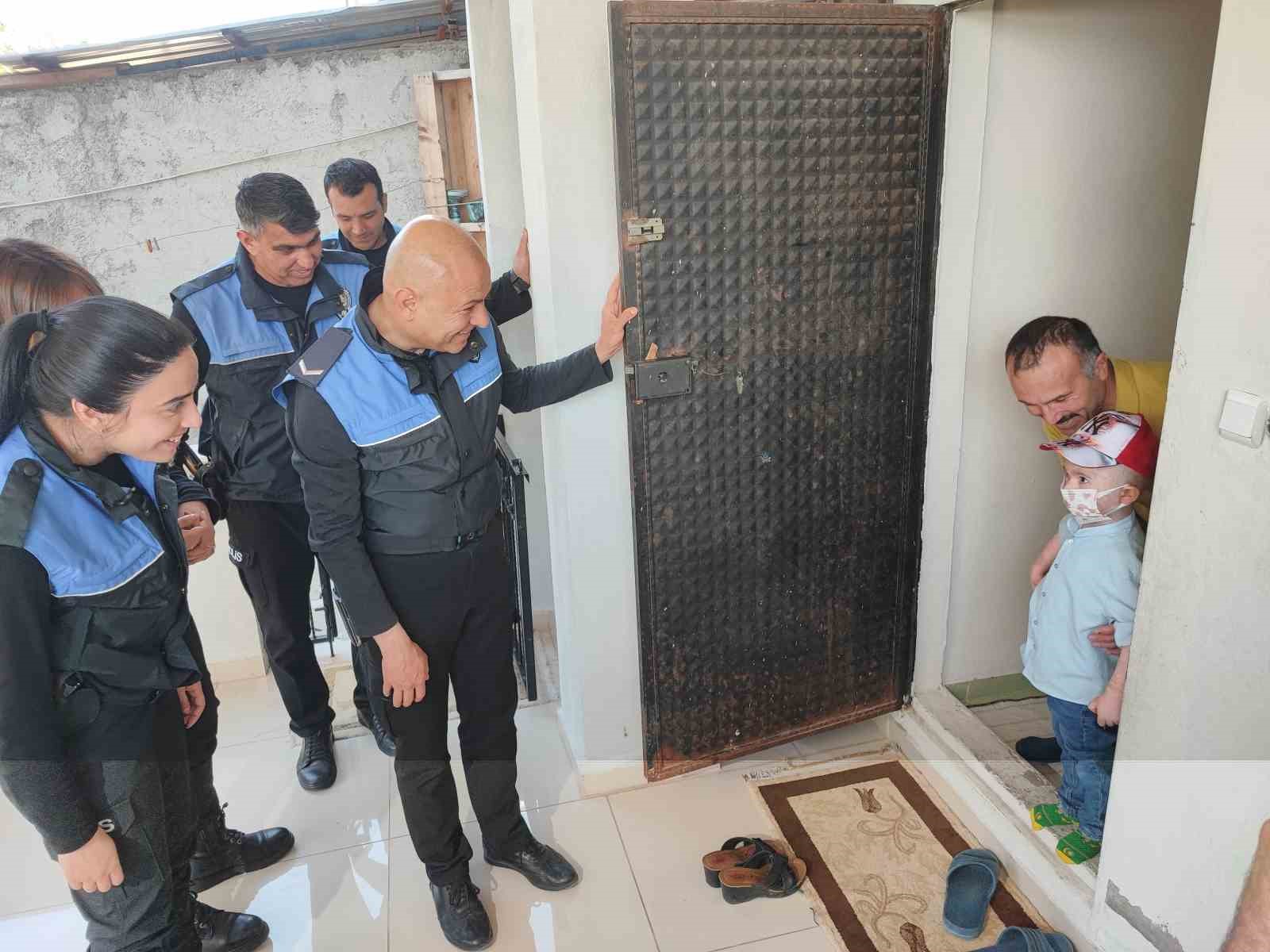 Kardeşinden ilik nakli yapılan küçük Bilal’e polisten sürpriz