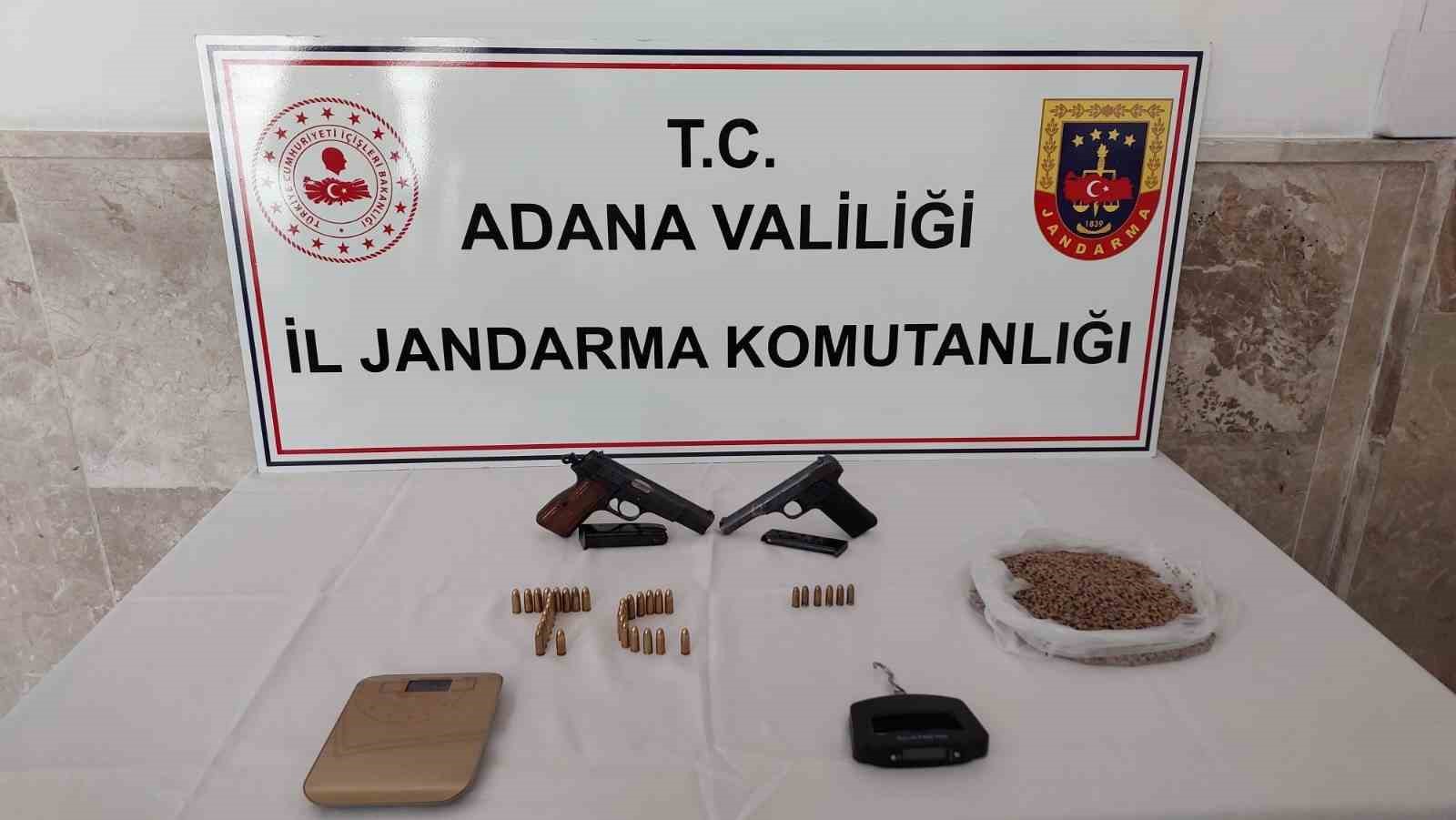 Adana’da jandarma ekipleri uygulama yaptı, aranan 27 şahıs yakalandı