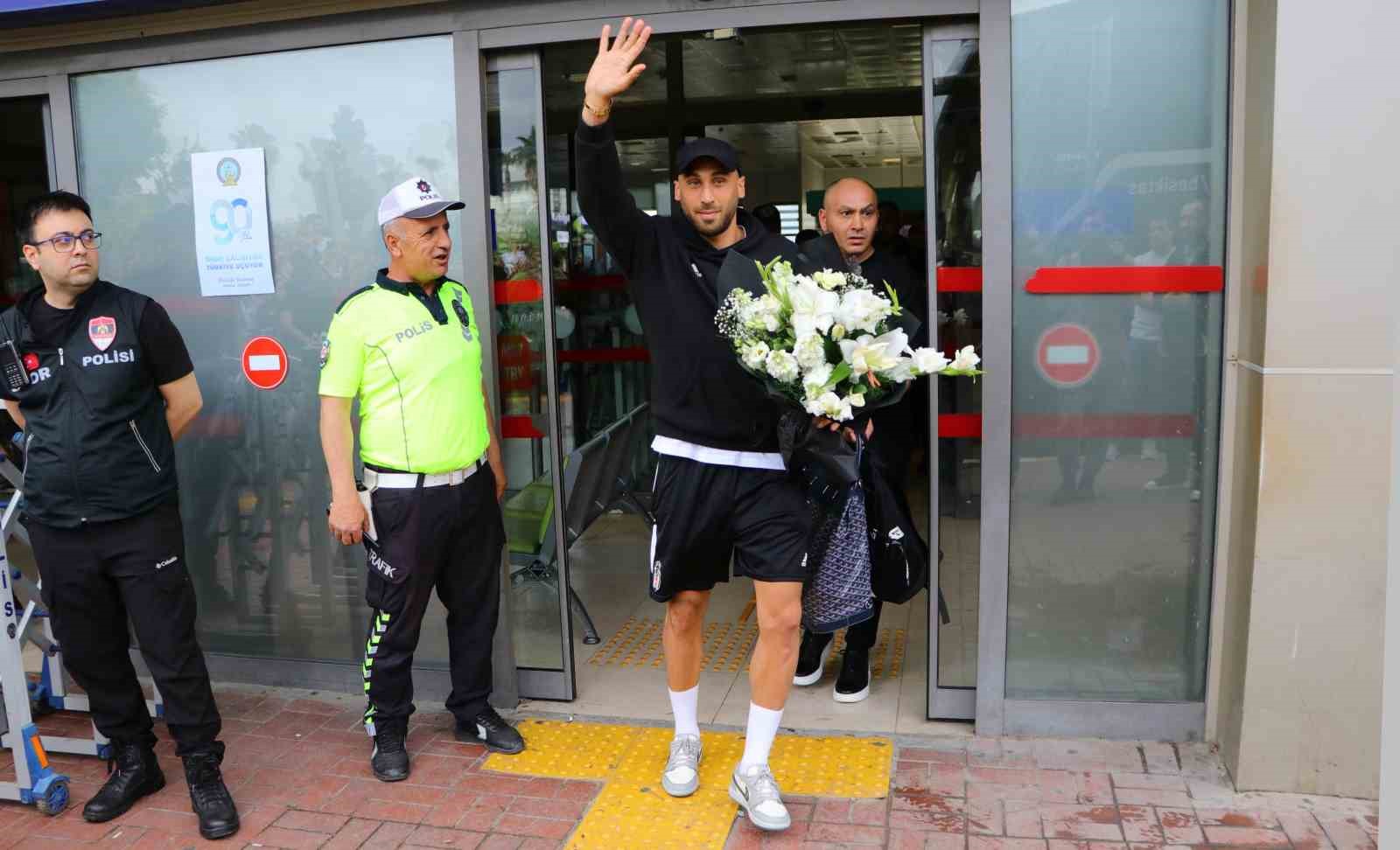 Beşiktaş kafilesi Adana’ya geldi