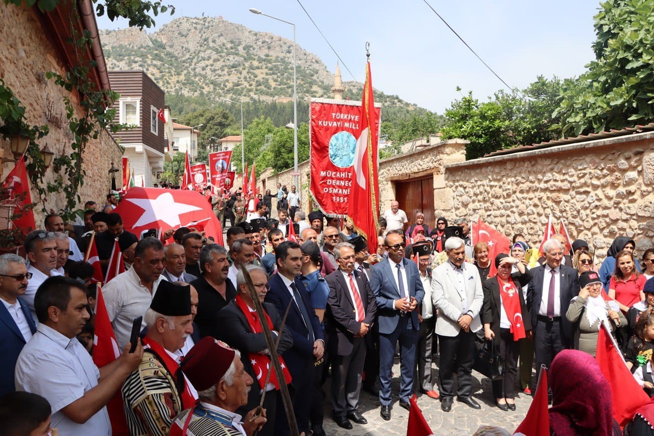 Tarihi Kozan sokaklarında 103 yıllık kurtuluş coşkusu yaşandı