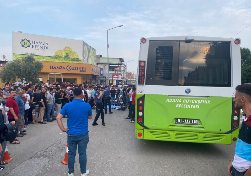 Motosiklet sürücüsünün ölümü kameraya yansıdı