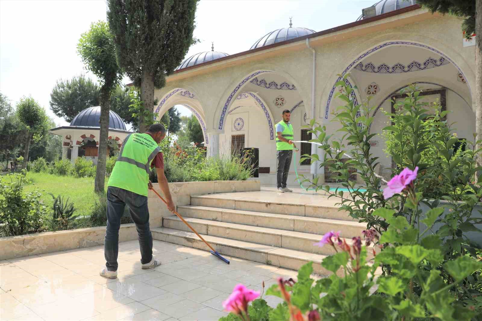 Yüreğir’de camilerde bayram temizliği