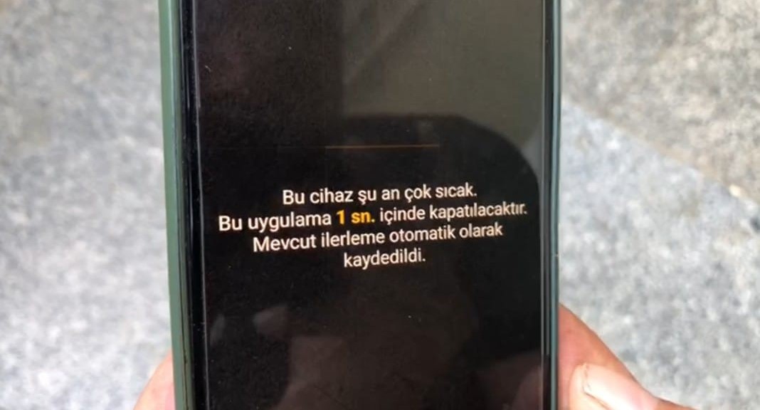Adana'da aşırı sıcaklardan cep telefonları hata verdi