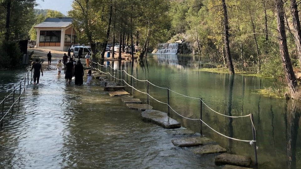 Adana’da Yedigöze Şelalesi ve milli parklar ziyaretçi akınına uğruyor