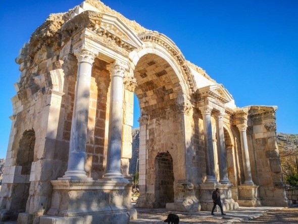 Adana Kozan'da bulunan Anavarza Antik Kenti’ndeki kazılarda hazine bulundu