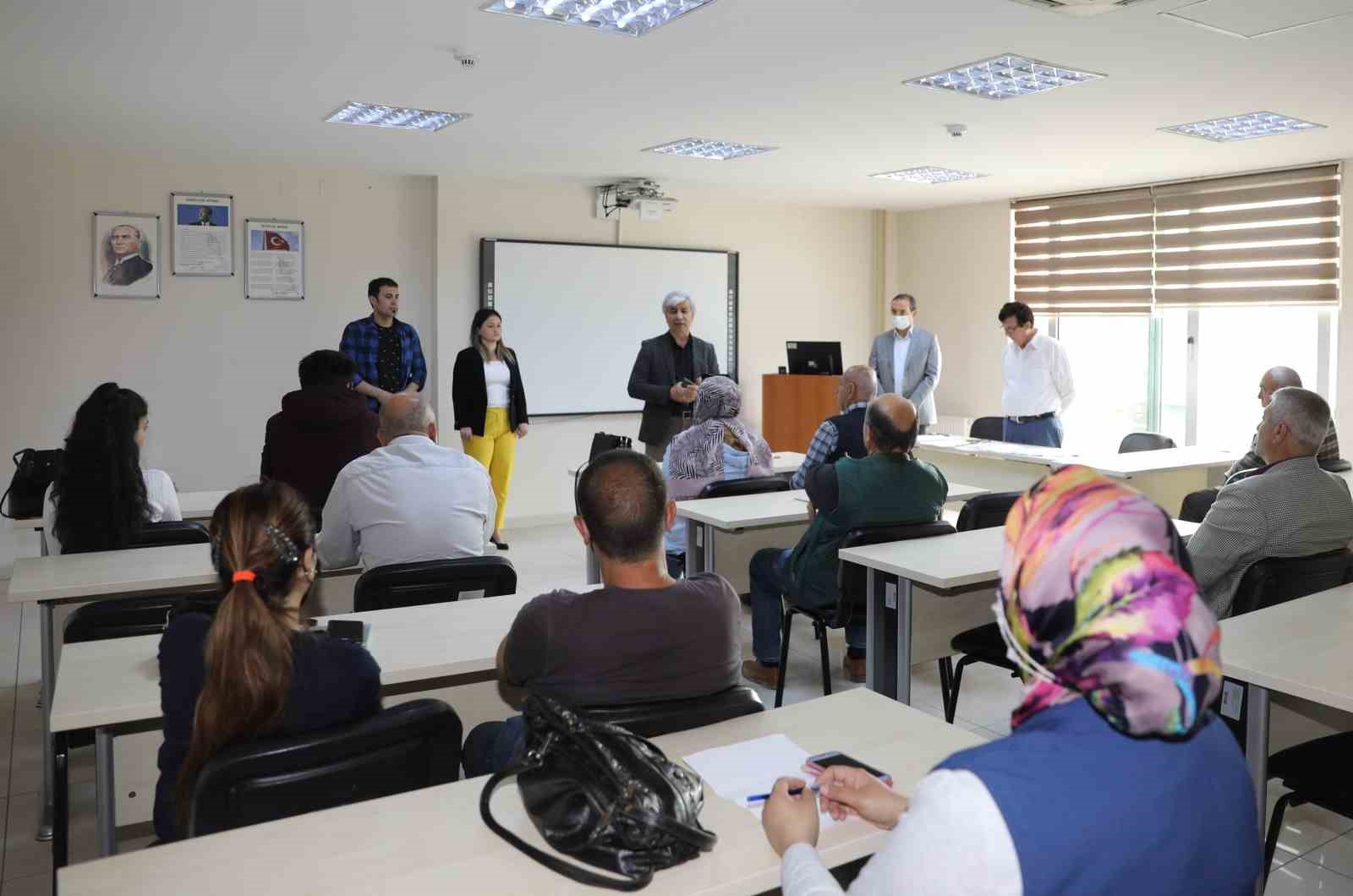 Yüreğir Belediyesi’nden budama ve aşılama kursu