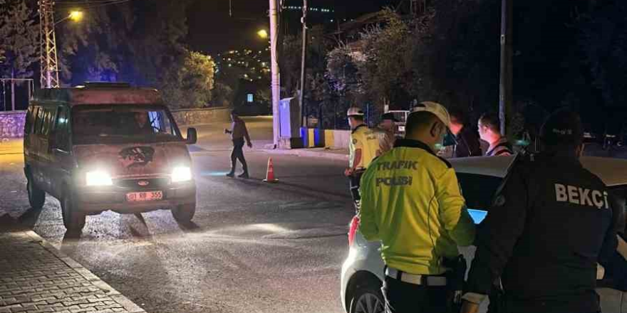 Adana'da aranan 10 şahıs yakalandı