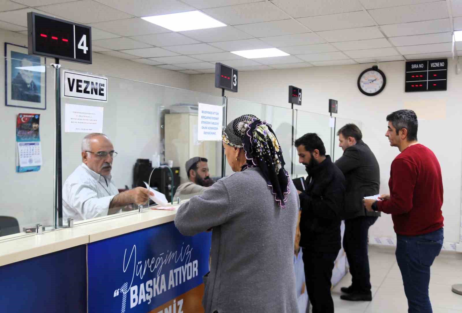 Yüreğir Belediyesi vezneleri hafta sonu açık olacak