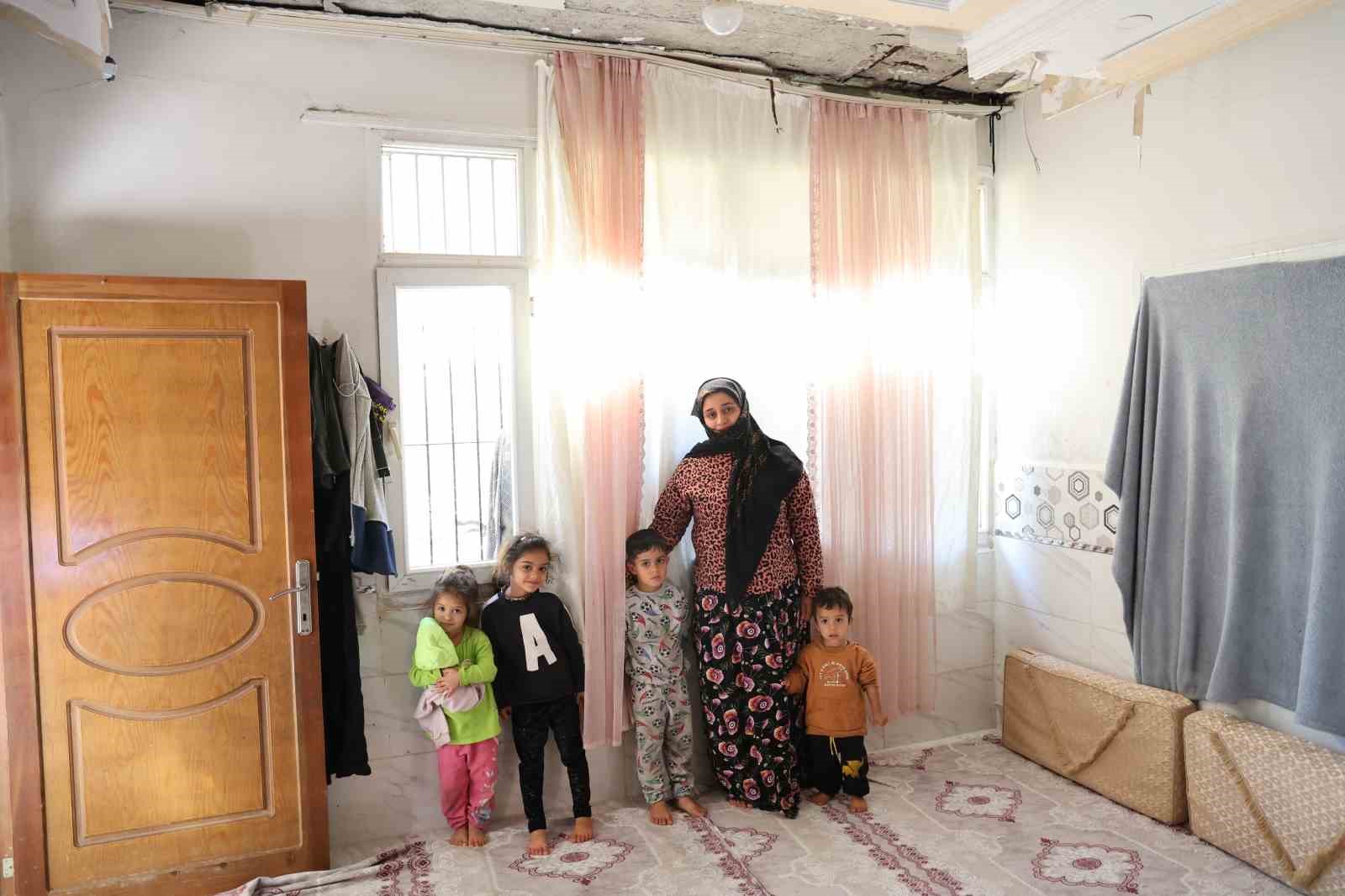 Adana'da müstakil evde deprem korkusu: Uyurken tavan alçısı üzerlerine düştü