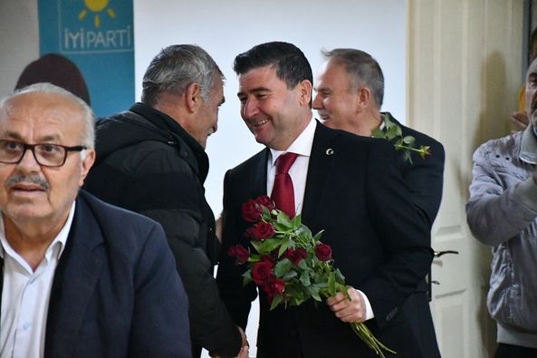 Yusuf Özer'den Sarıçam'da miting havasında aday adaylığı başvurusu!